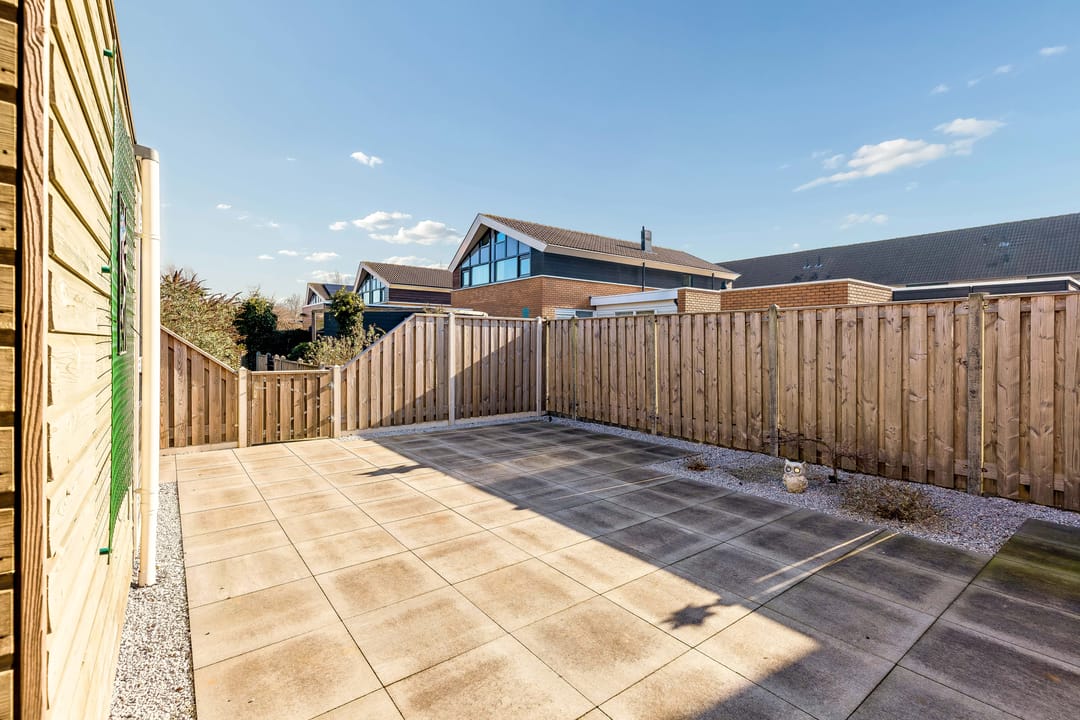 Renovated Semi-Bungalow with Communal Garden in Almere — 41