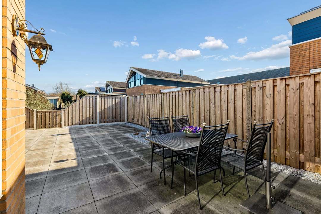 Renovated Semi-Bungalow with Communal Garden in Almere — 42