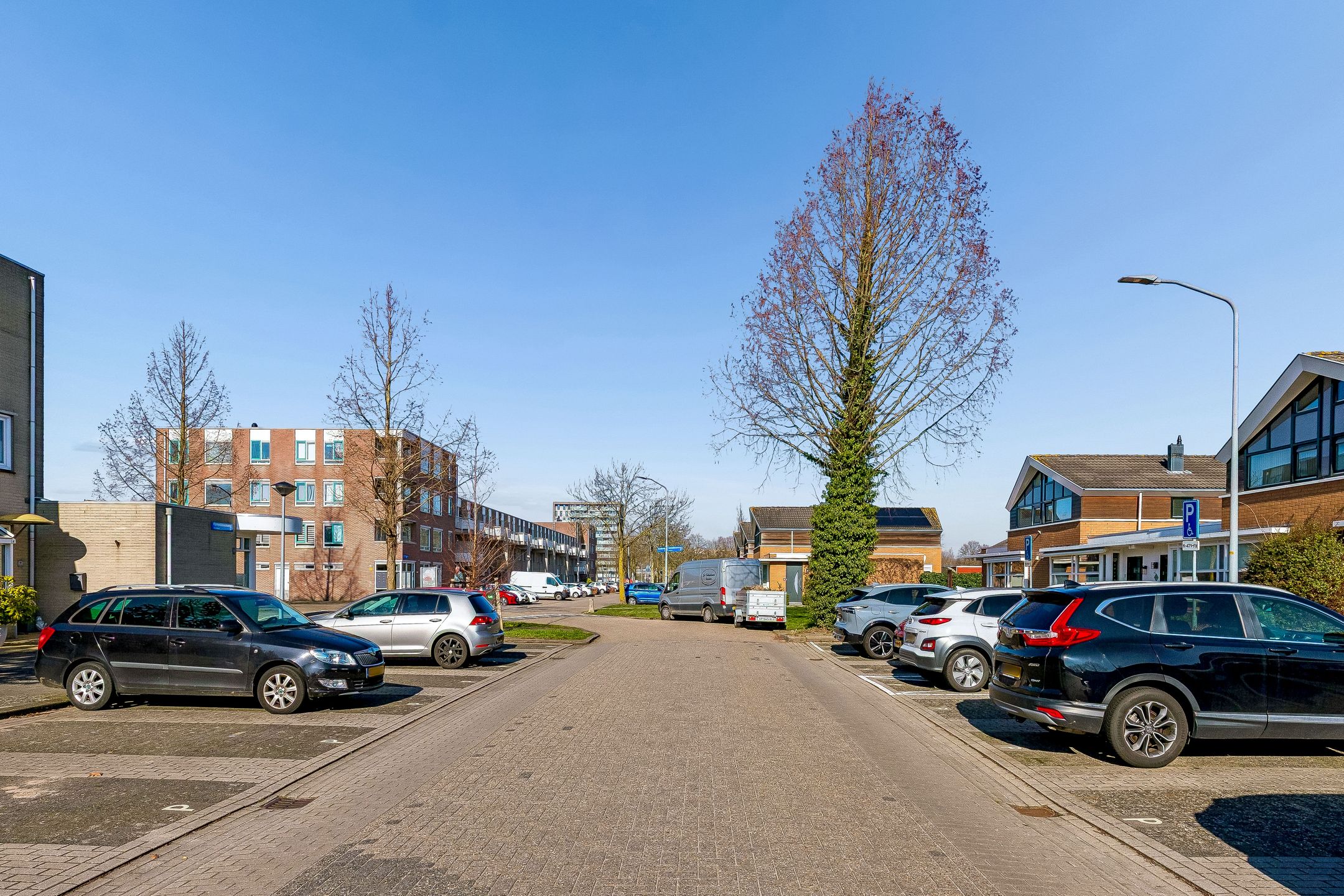 Renovated Semi-Bungalow with Communal Garden in Almere — 46
