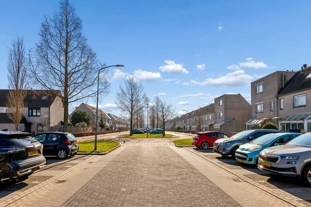Renovated Semi-Bungalow with Communal Garden in Almere — 47