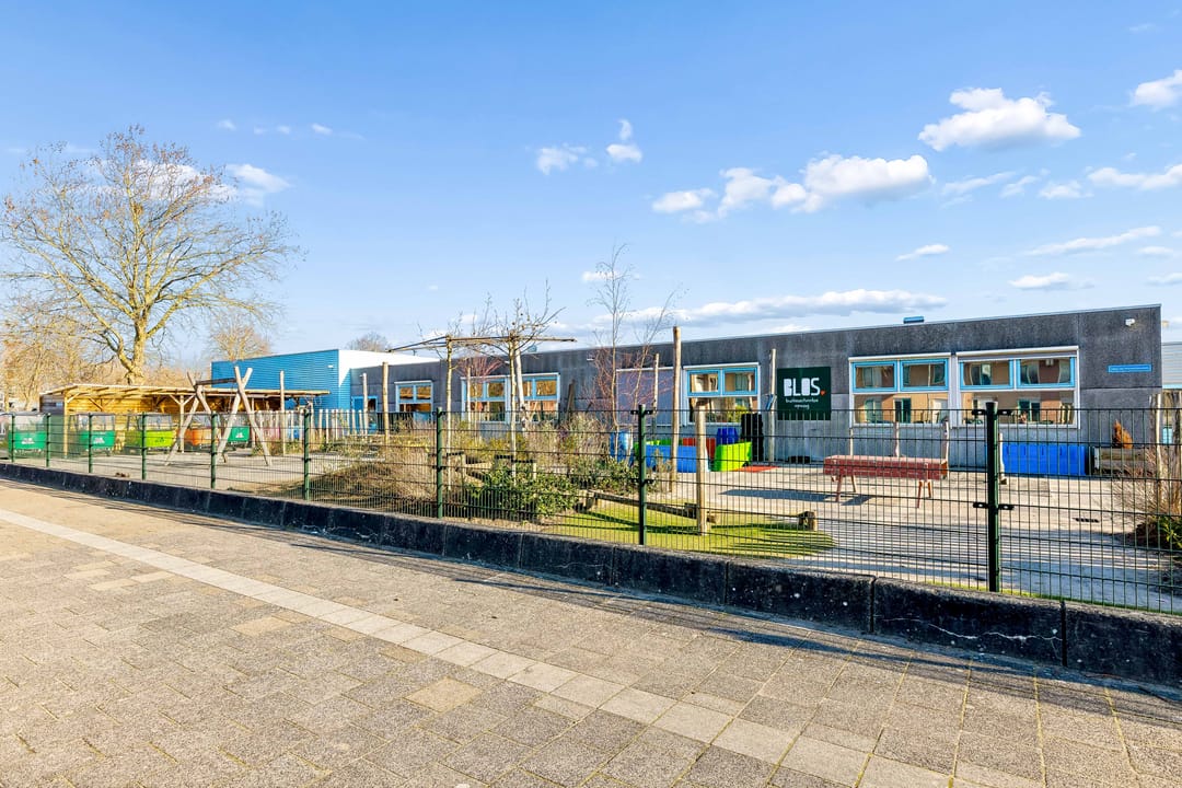 Renovated Semi-Bungalow with Communal Garden in Almere — 48