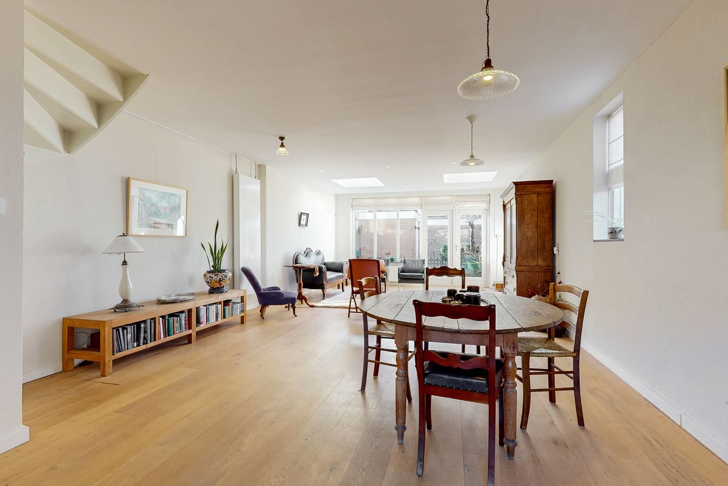 Spacious End Home with Extension and Additional Floor in Quiet Avenhorn Location — 12