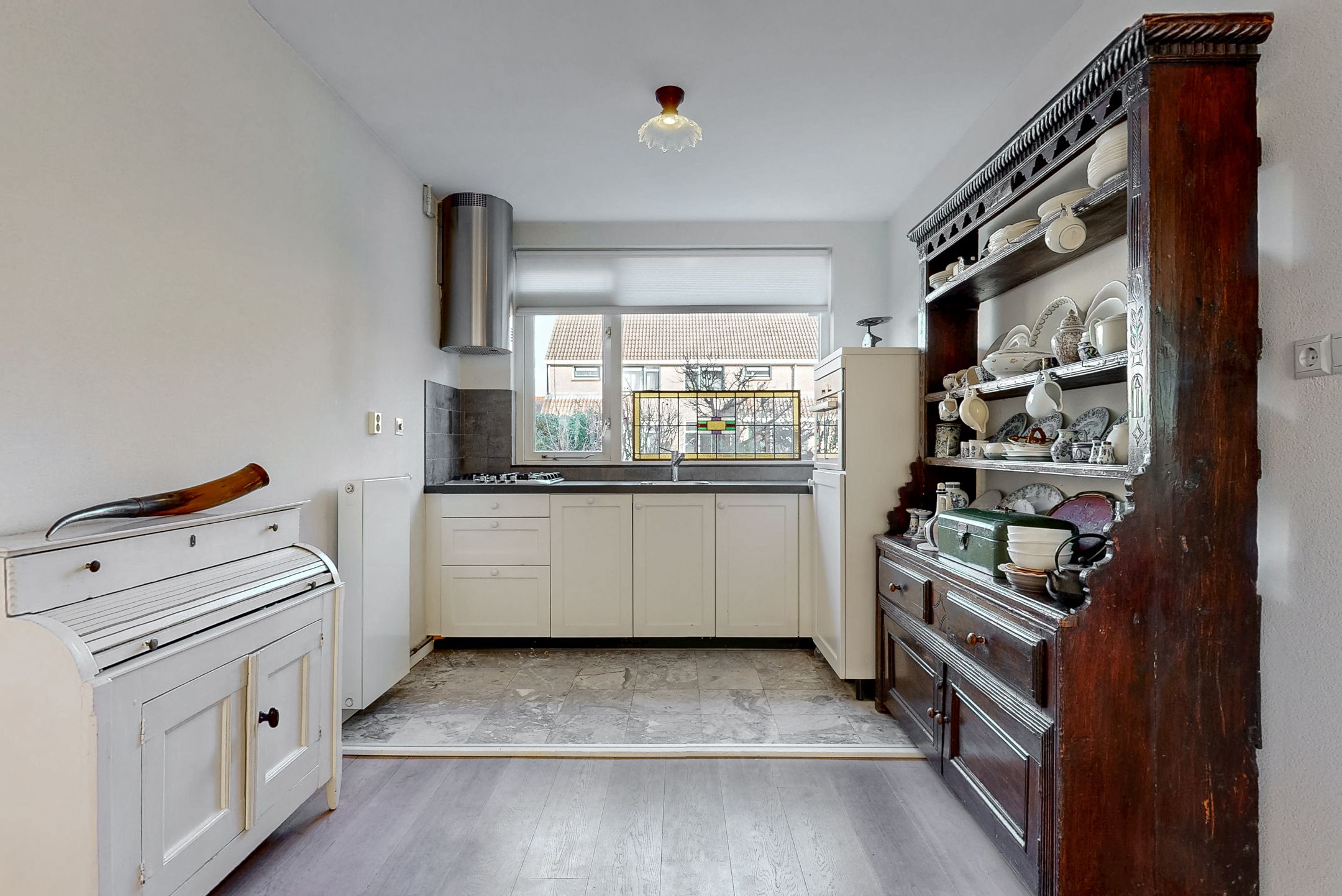 Spacious End Home with Extension and Additional Floor in Quiet Avenhorn Location — 14