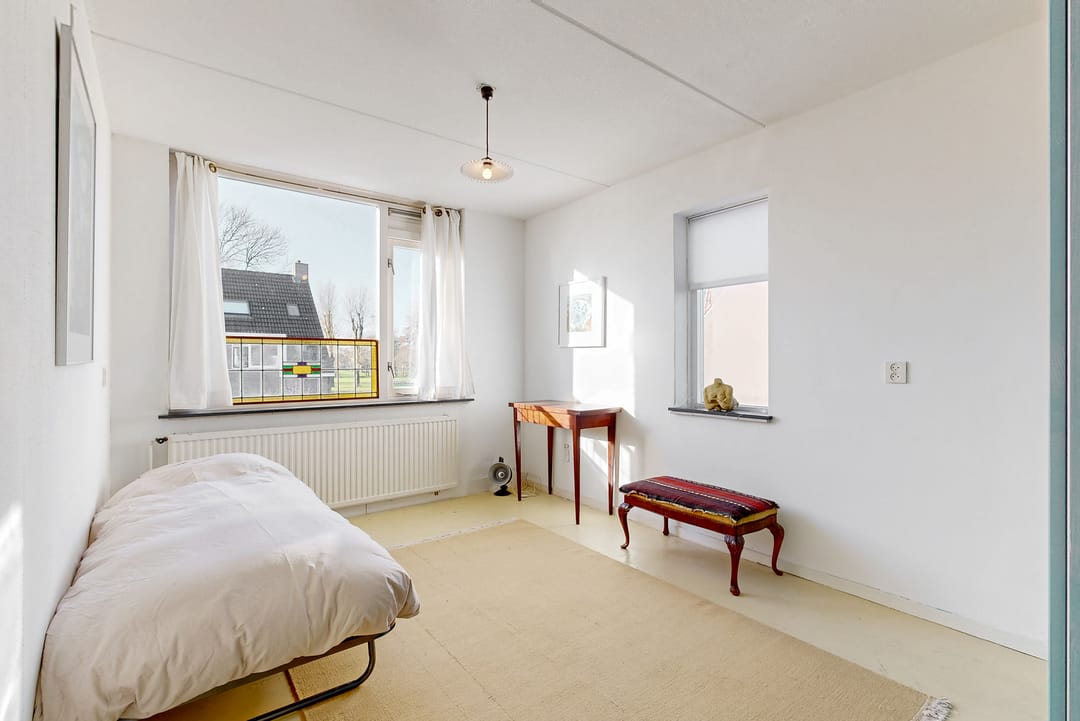 Spacious End Home with Extension and Additional Floor in Quiet Avenhorn Location — 19