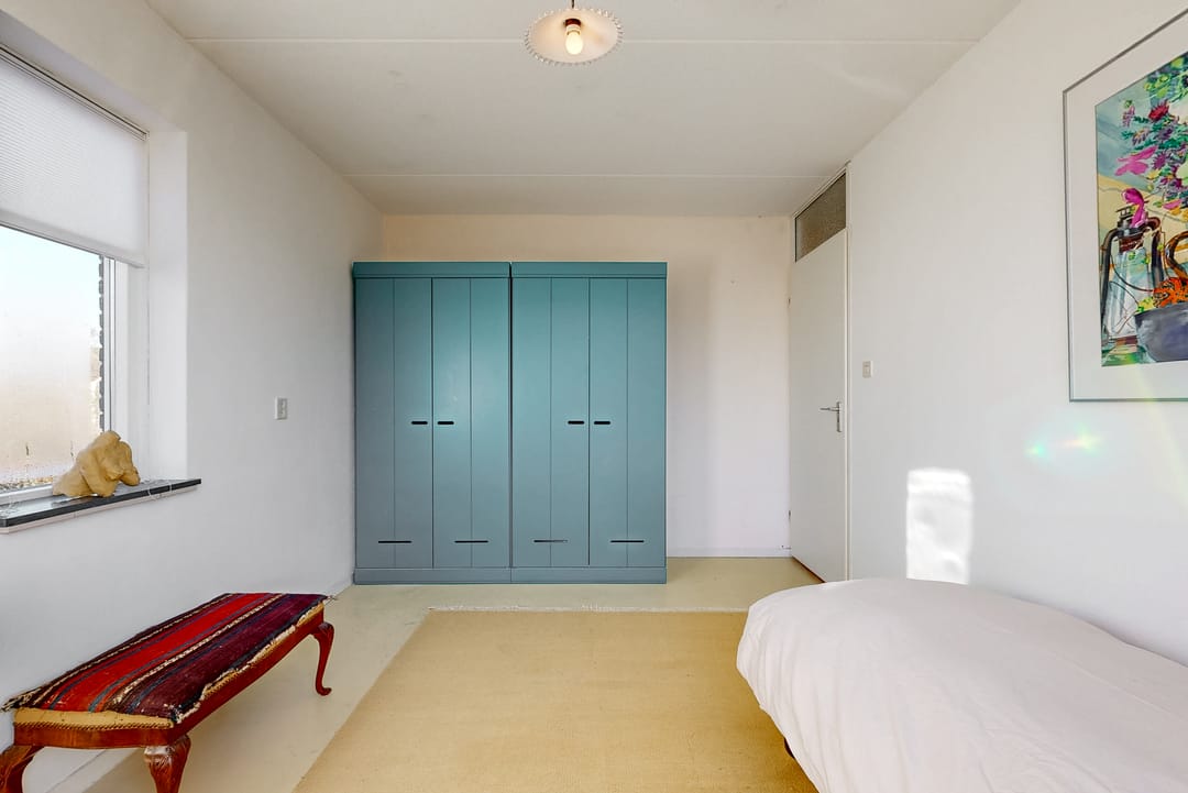 Spacious End Home with Extension and Additional Floor in Quiet Avenhorn Location — 20