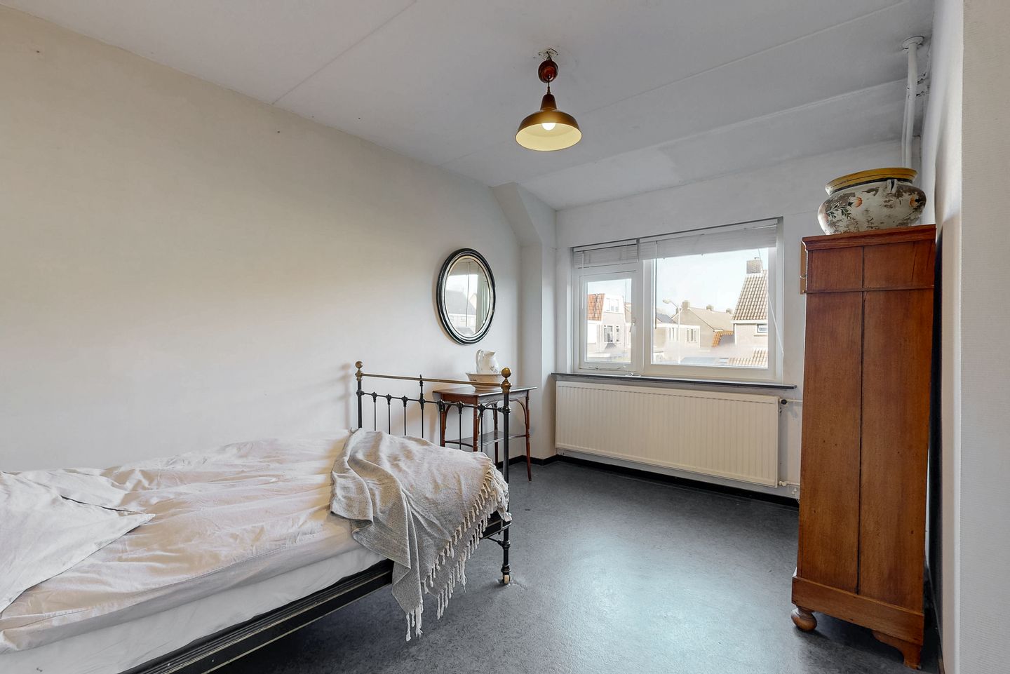 Spacious End Home with Extension and Additional Floor in Quiet Avenhorn Location — 23