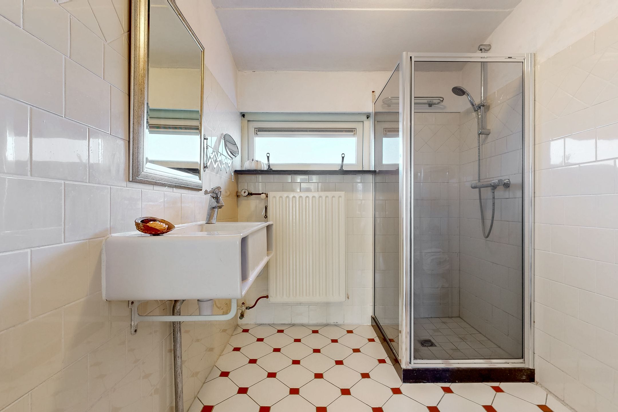 Spacious End Home with Extension and Additional Floor in Quiet Avenhorn Location — 26