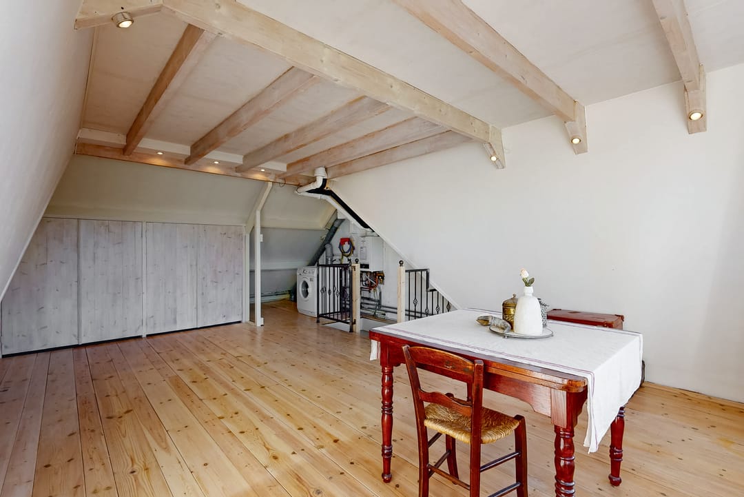 Spacious End Home with Extension and Additional Floor in Quiet Avenhorn Location — 27