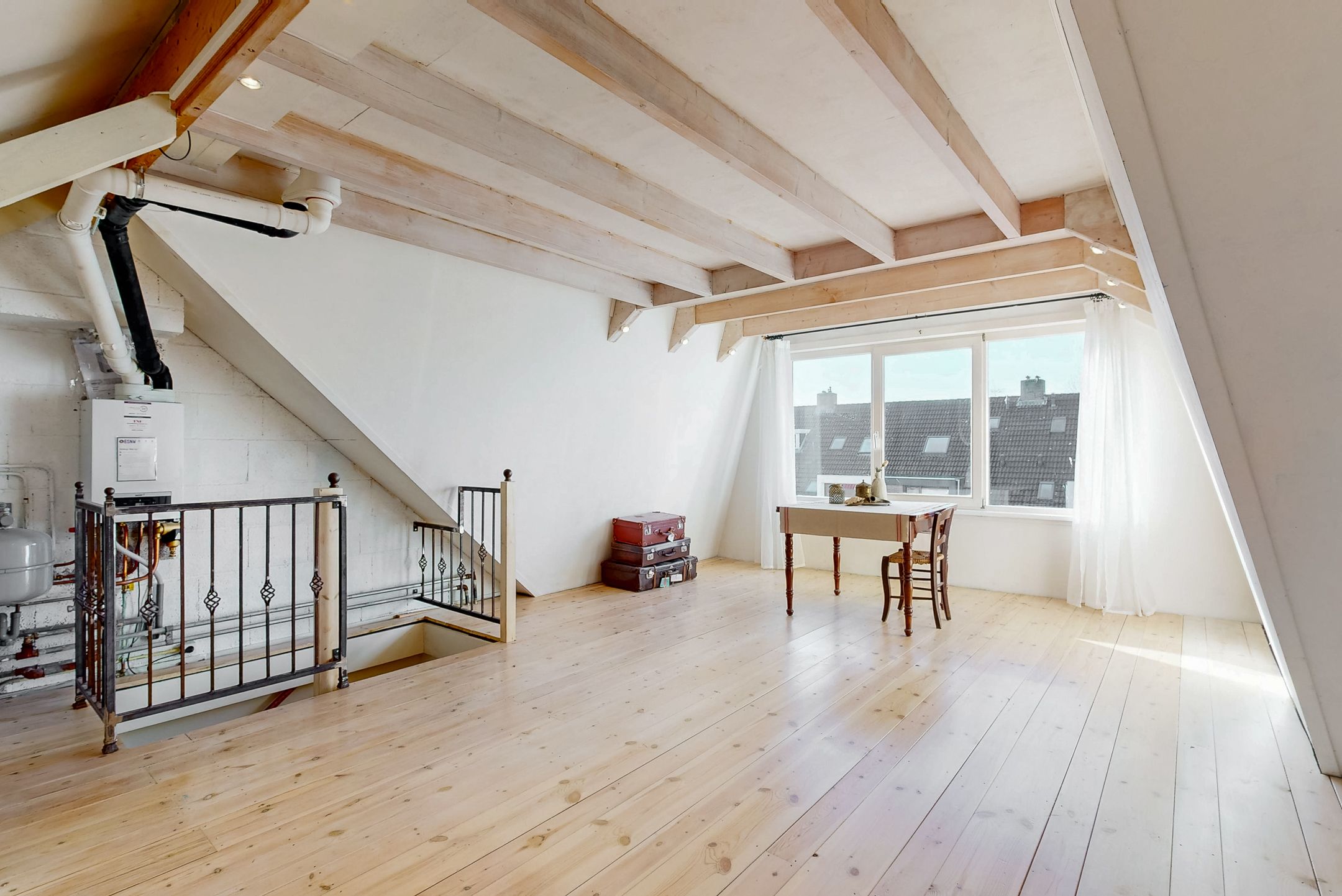 Spacious End Home with Extension and Additional Floor in Quiet Avenhorn Location — 29