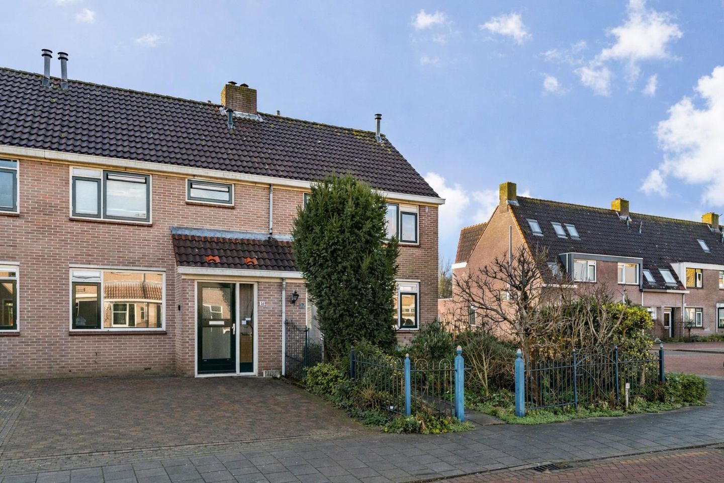 Spacious End Home with Extension and Additional Floor in Quiet Avenhorn Location — 30