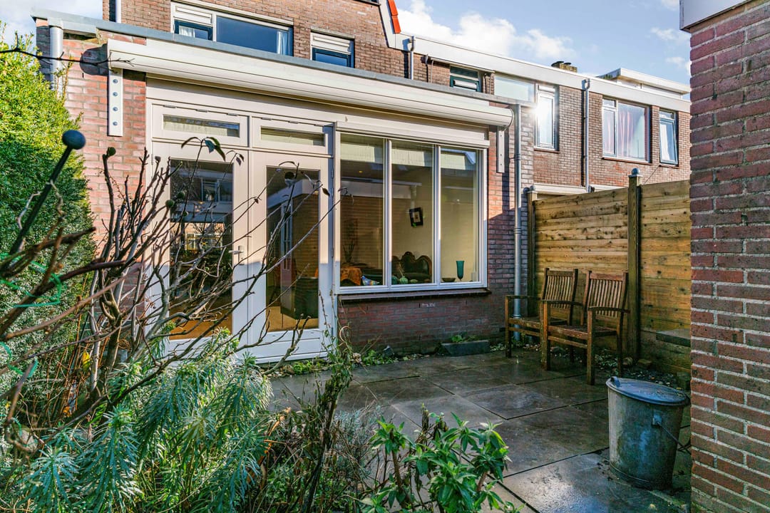 Spacious End Home with Extension and Additional Floor in Quiet Avenhorn Location — 32