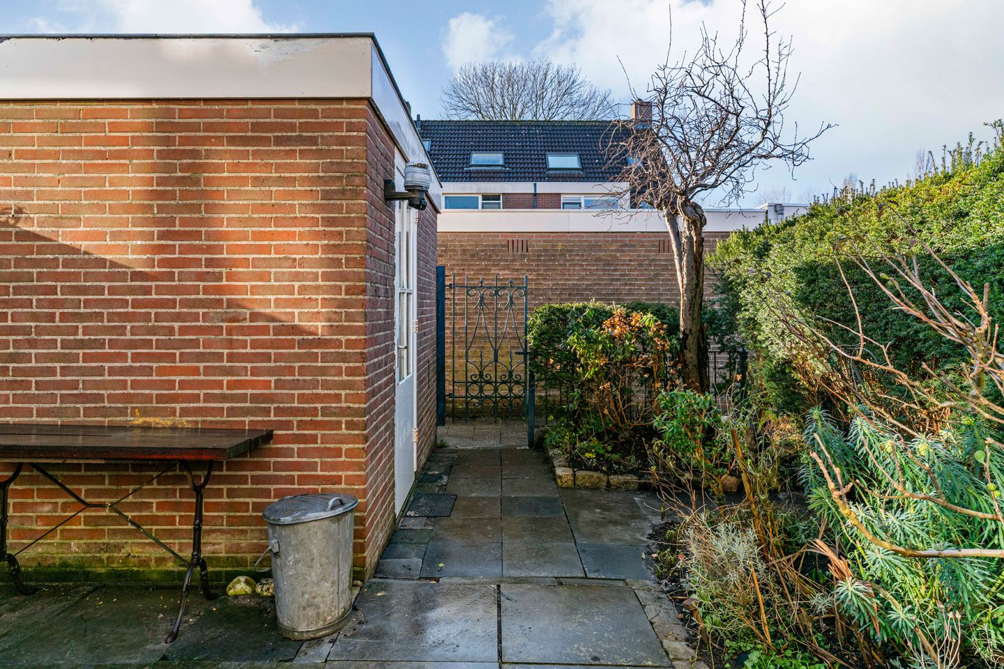 Spacious End Home with Extension and Additional Floor in Quiet Avenhorn Location — 37