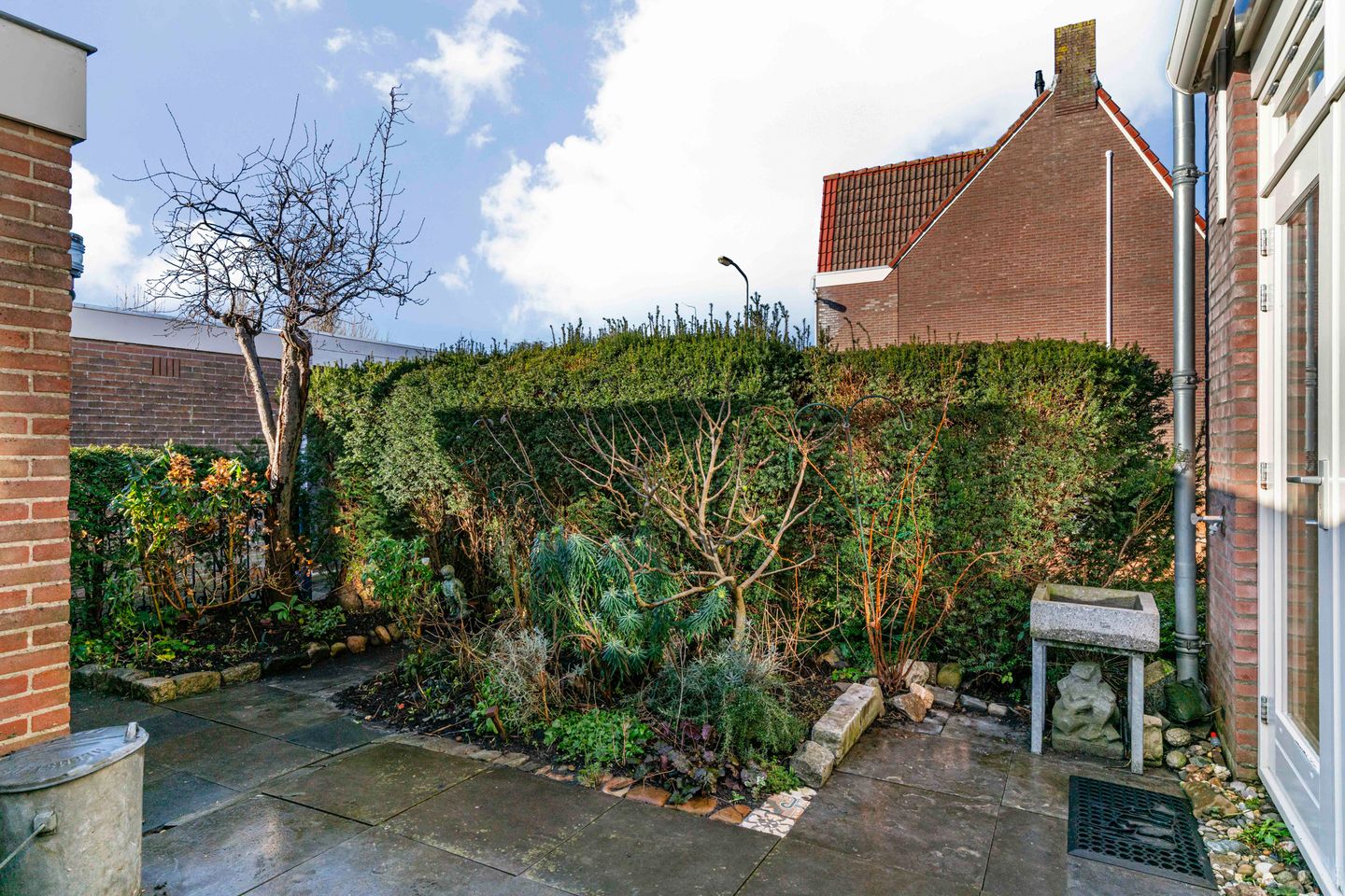 Spacious End Home with Extension and Additional Floor in Quiet Avenhorn Location — 36