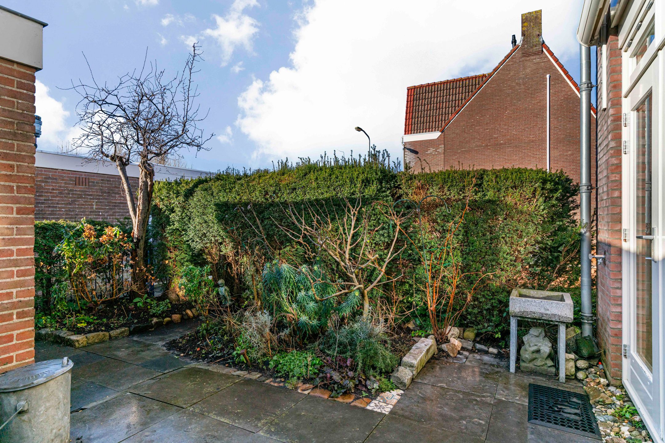 Spacious End Home with Extension and Additional Floor in Quiet Avenhorn Location — 39