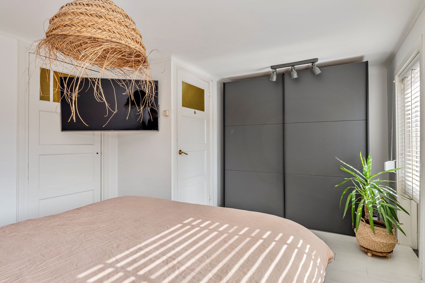 Stylish and Move-in Ready 1930s Terraced House with Sunny South-Facing Garden in Tilburg — 20