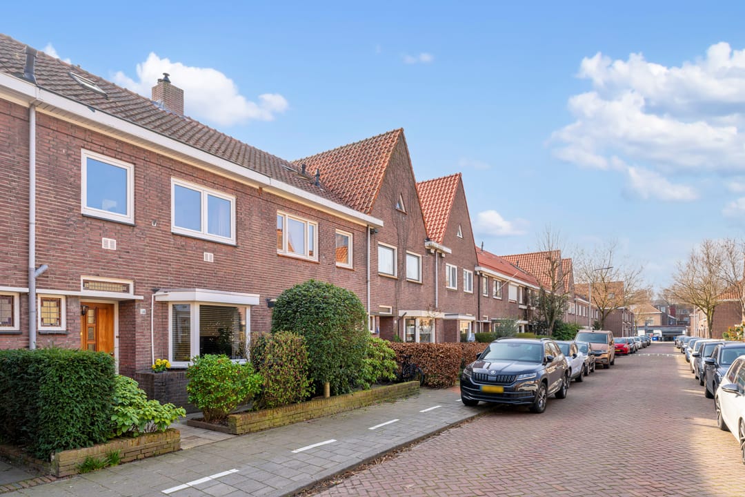 Stylish and Move-in Ready 1930s Terraced House with Sunny South-Facing Garden in Tilburg — 43