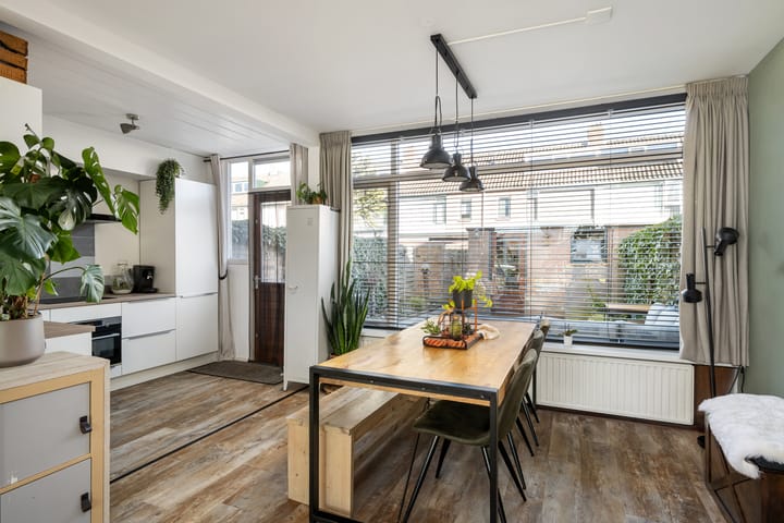 Tussenwoning te koop: Vlasserssingel 8, Hendrik-Ido-Ambacht