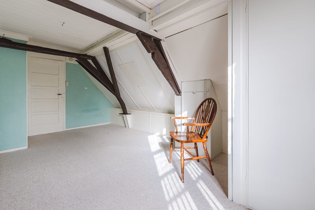 Spacious Detached Fixer-Upper with Water Views and Private Parking in Hillegom Center — 16