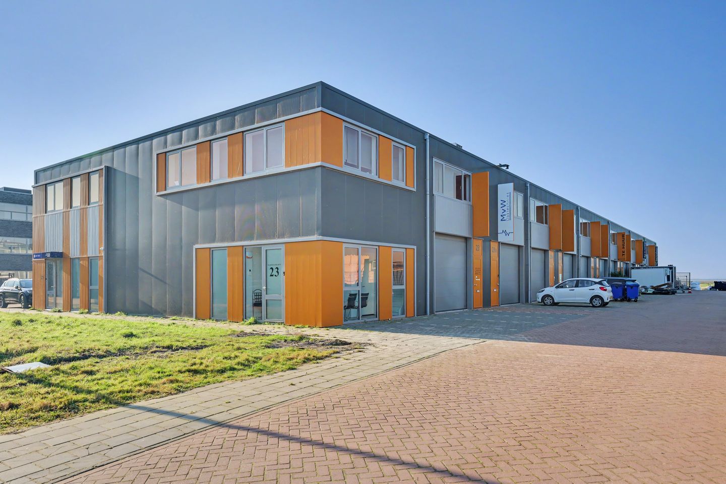 View photo 1 of Harregatplein 23-d