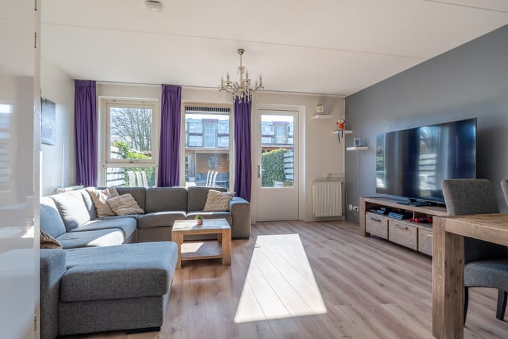 Photo 2 of Dr. Bearda Bakkerstraat 38