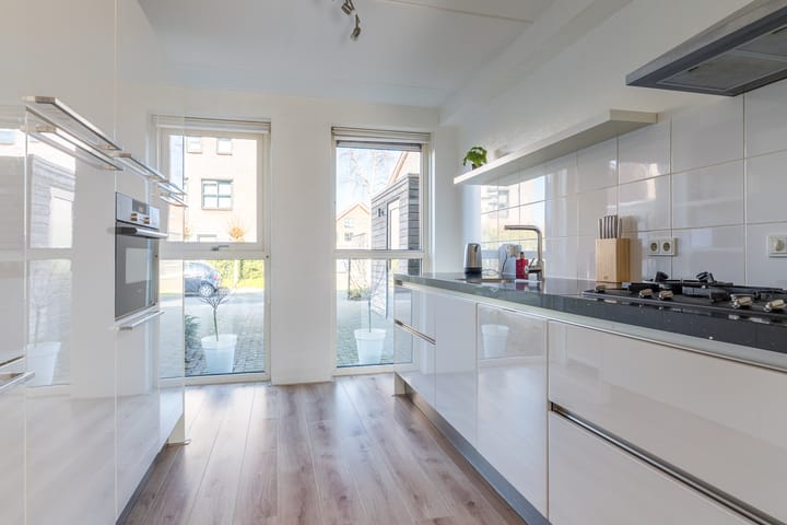 Photo 3 of Dr. Bearda Bakkerstraat 38