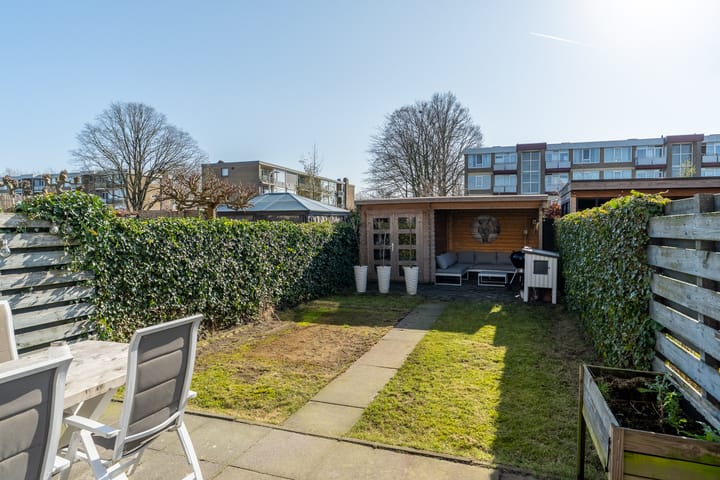 Photo 4 of Dr. Bearda Bakkerstraat 38