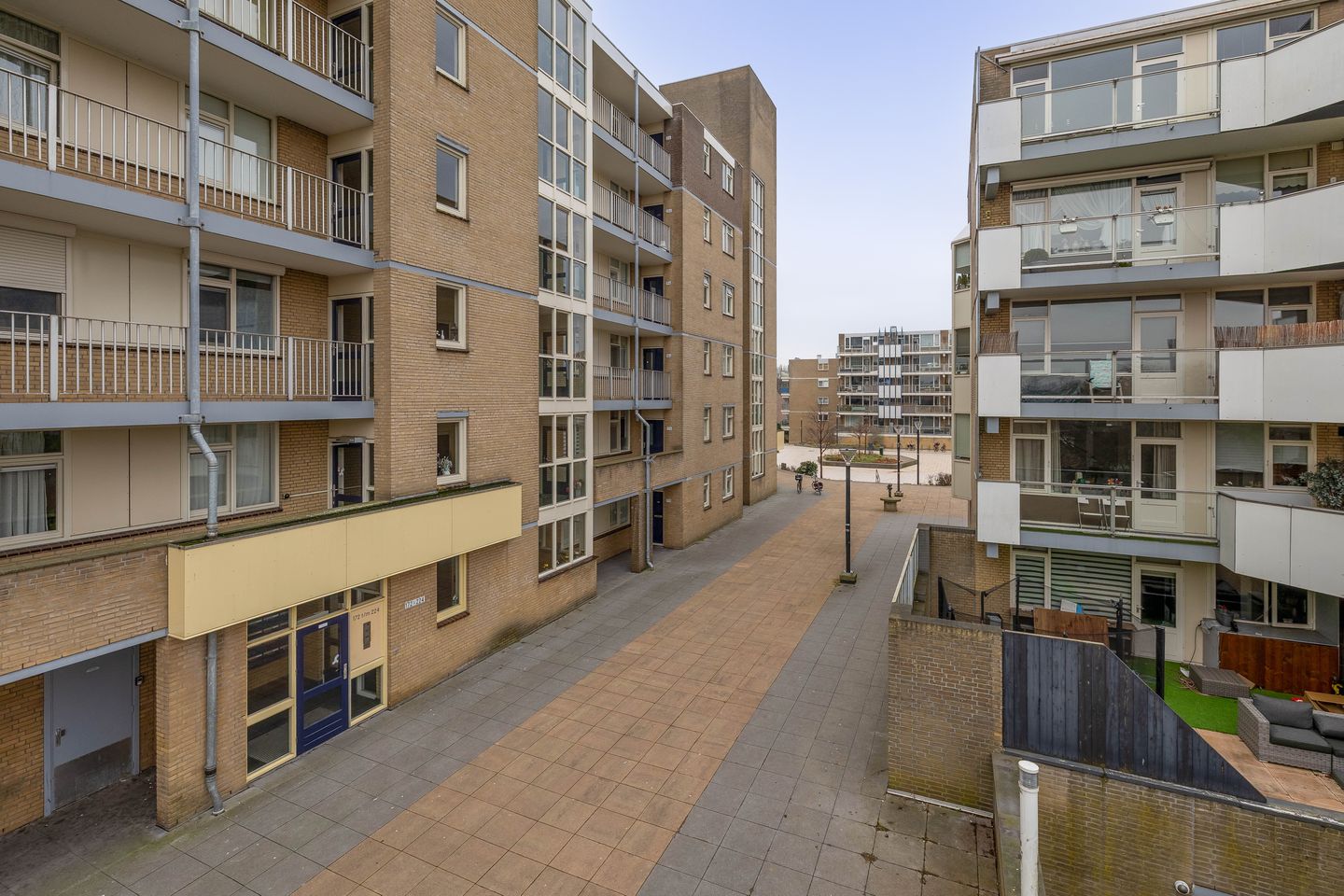 Photo 1 of Henry Moorepassage 186