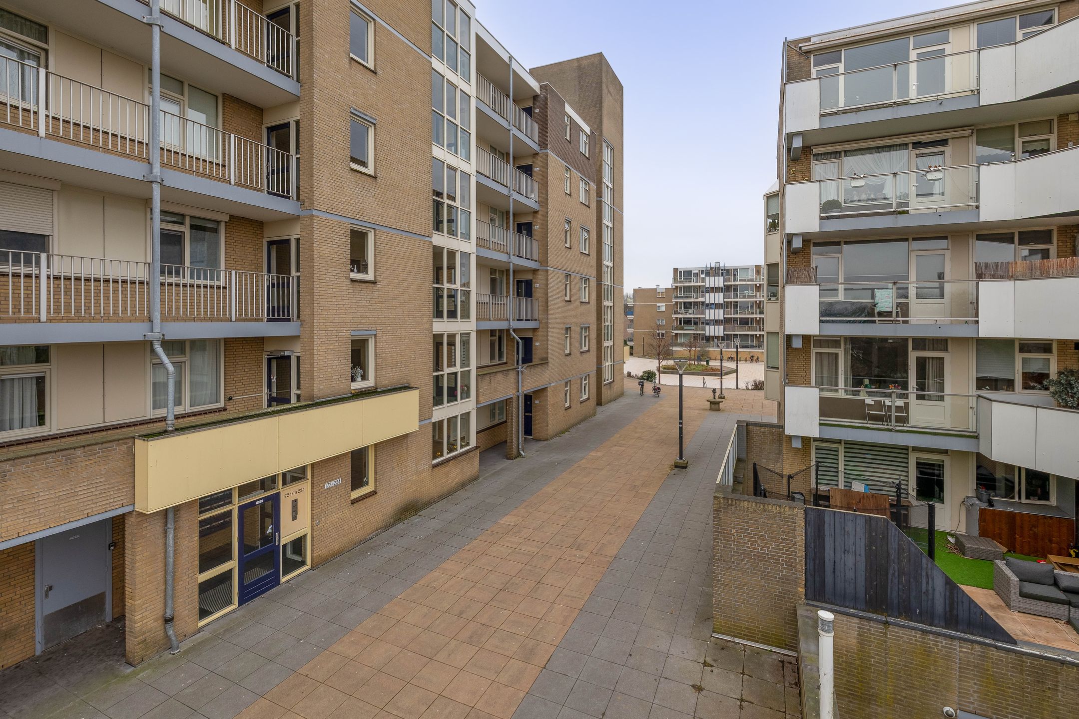 Henry Moorepassage 186