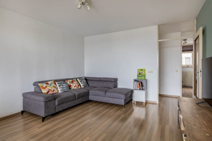 Photo 2 of Henry Moorepassage 186