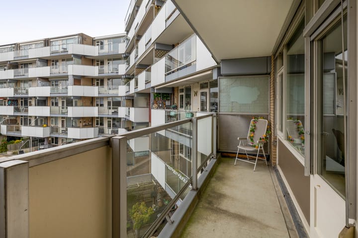 Photo 4 of Henry Moorepassage 186