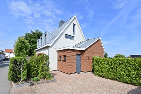 Horn 12 secondary image