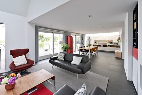 Horn 12 secondary image