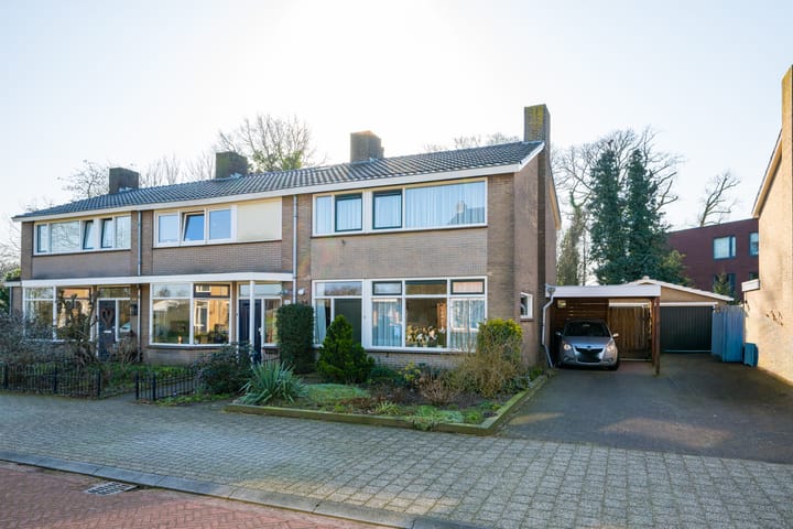 Photo 2 of Julianastraat 36