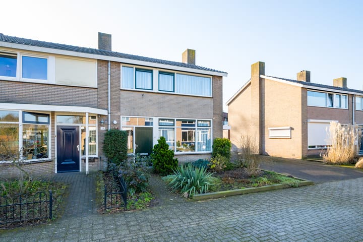 Photo 3 of Julianastraat 36