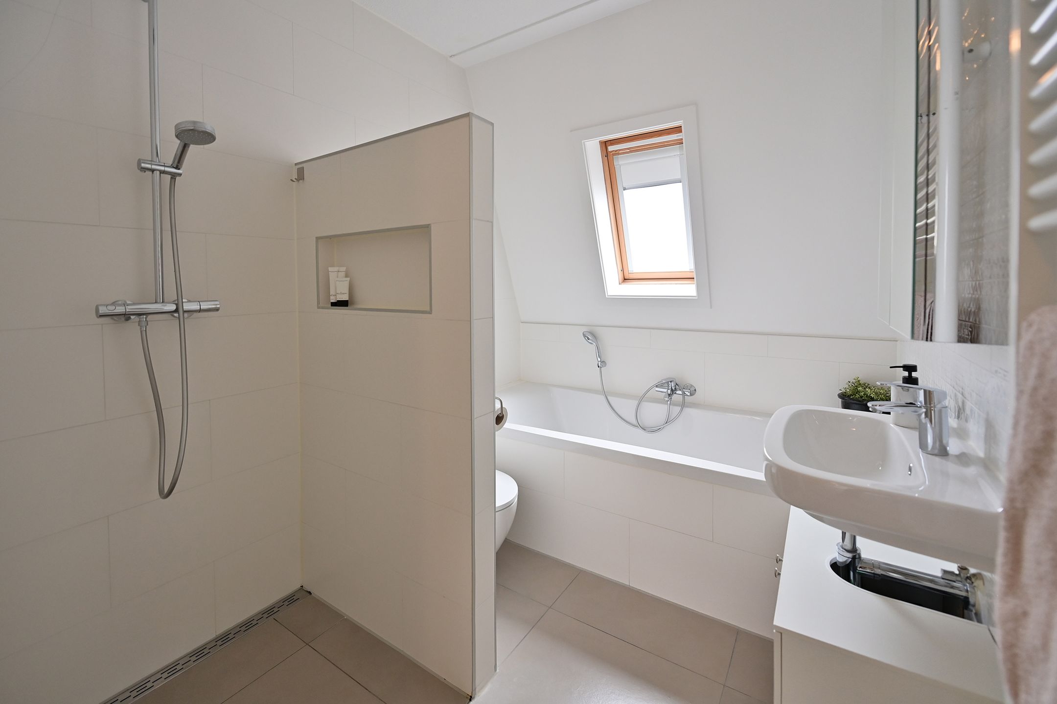 Foto 12 van Maria Beshof 26