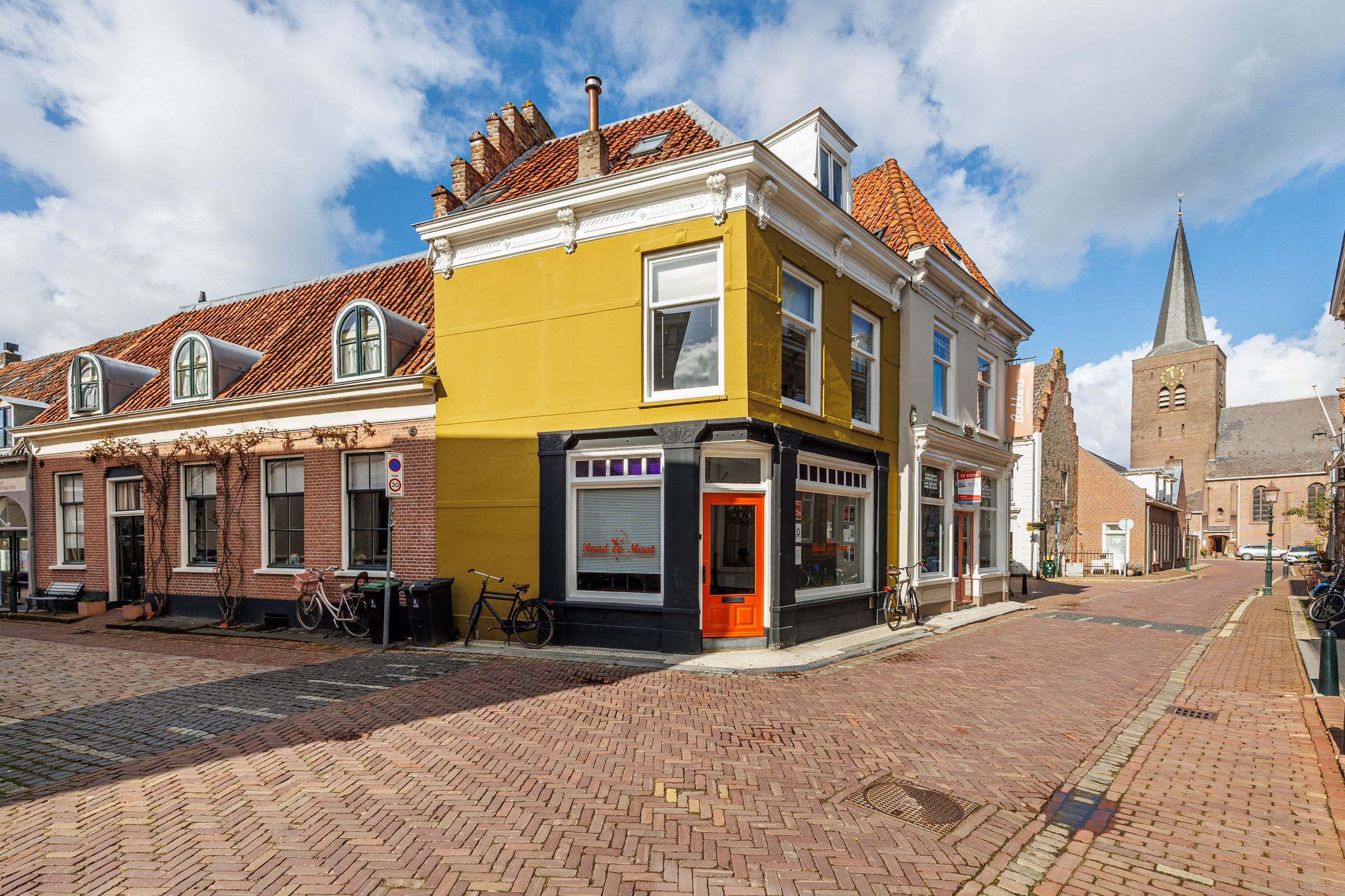 Photo 75 of Oeverstraat 2
