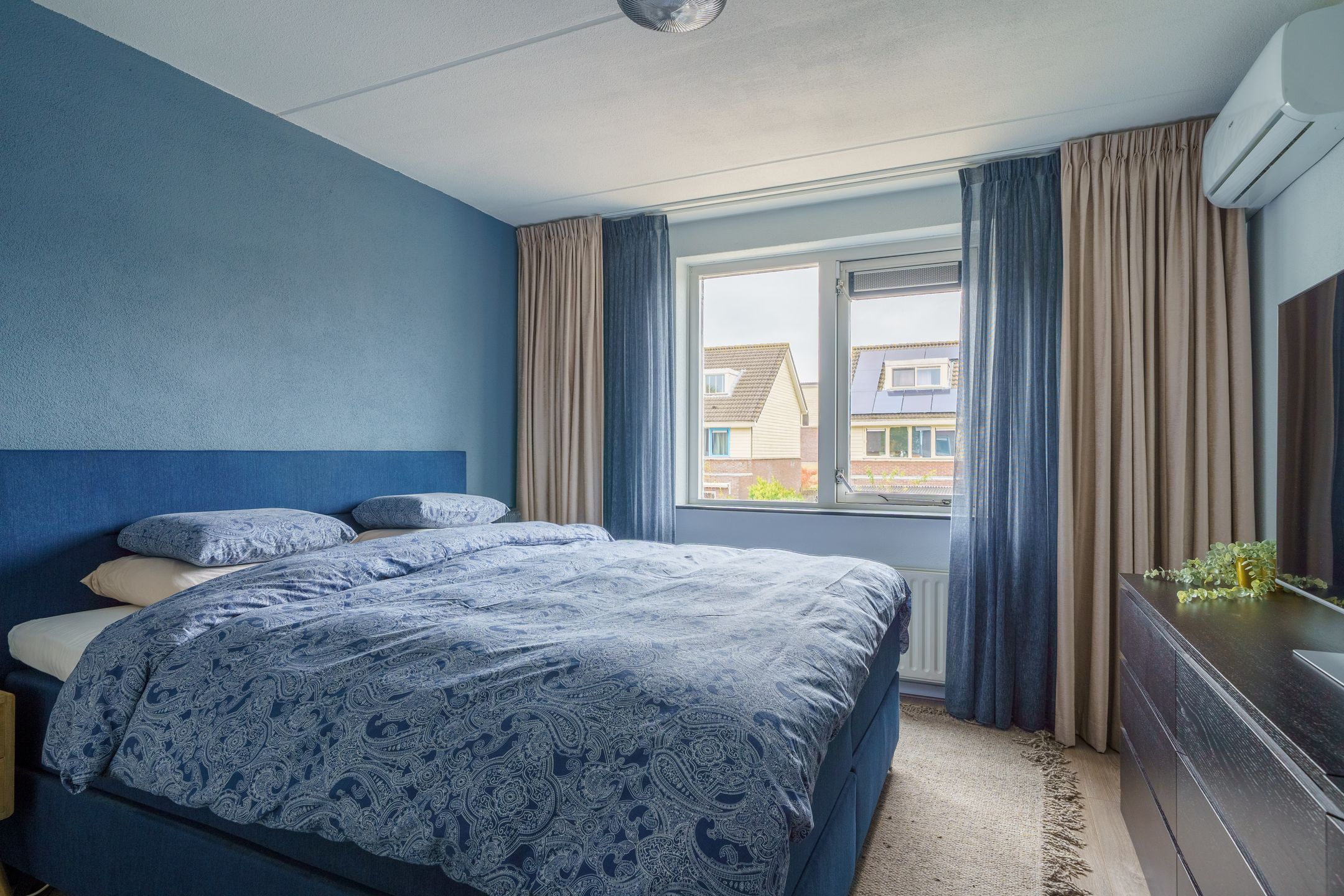 Photo 21 of A. Roland Holststraat 85