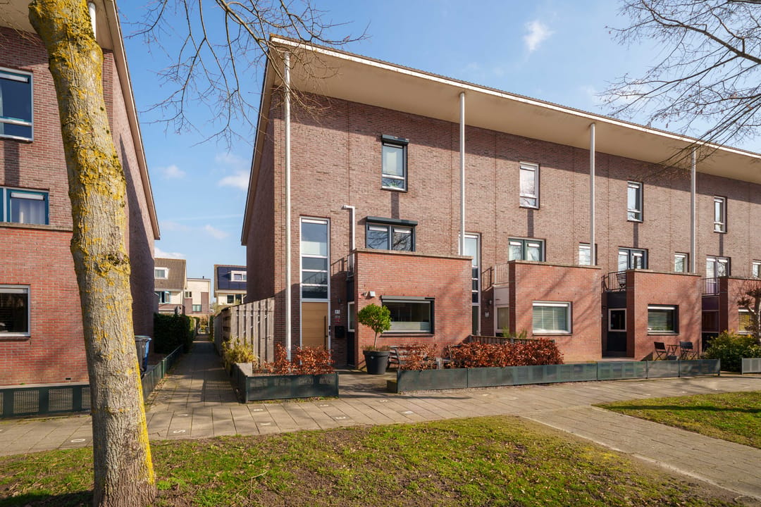 Photo 1 of A. Roland Holststraat 85