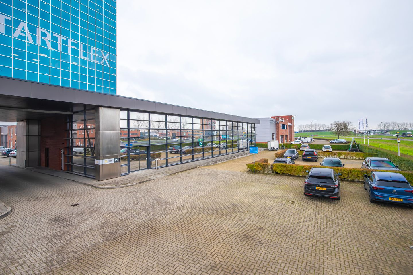 Bekijk foto 2 van Impact 73