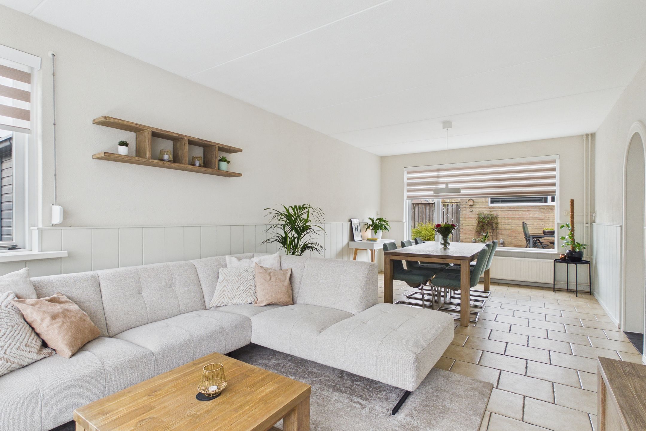 Move-in ready semi-detached home with sunny garden and garage in Philippine — 12