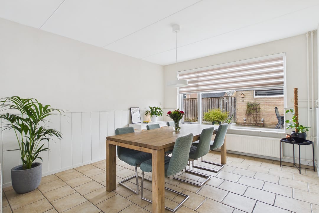 Move-in ready semi-detached home with sunny garden and garage in Philippine — 13