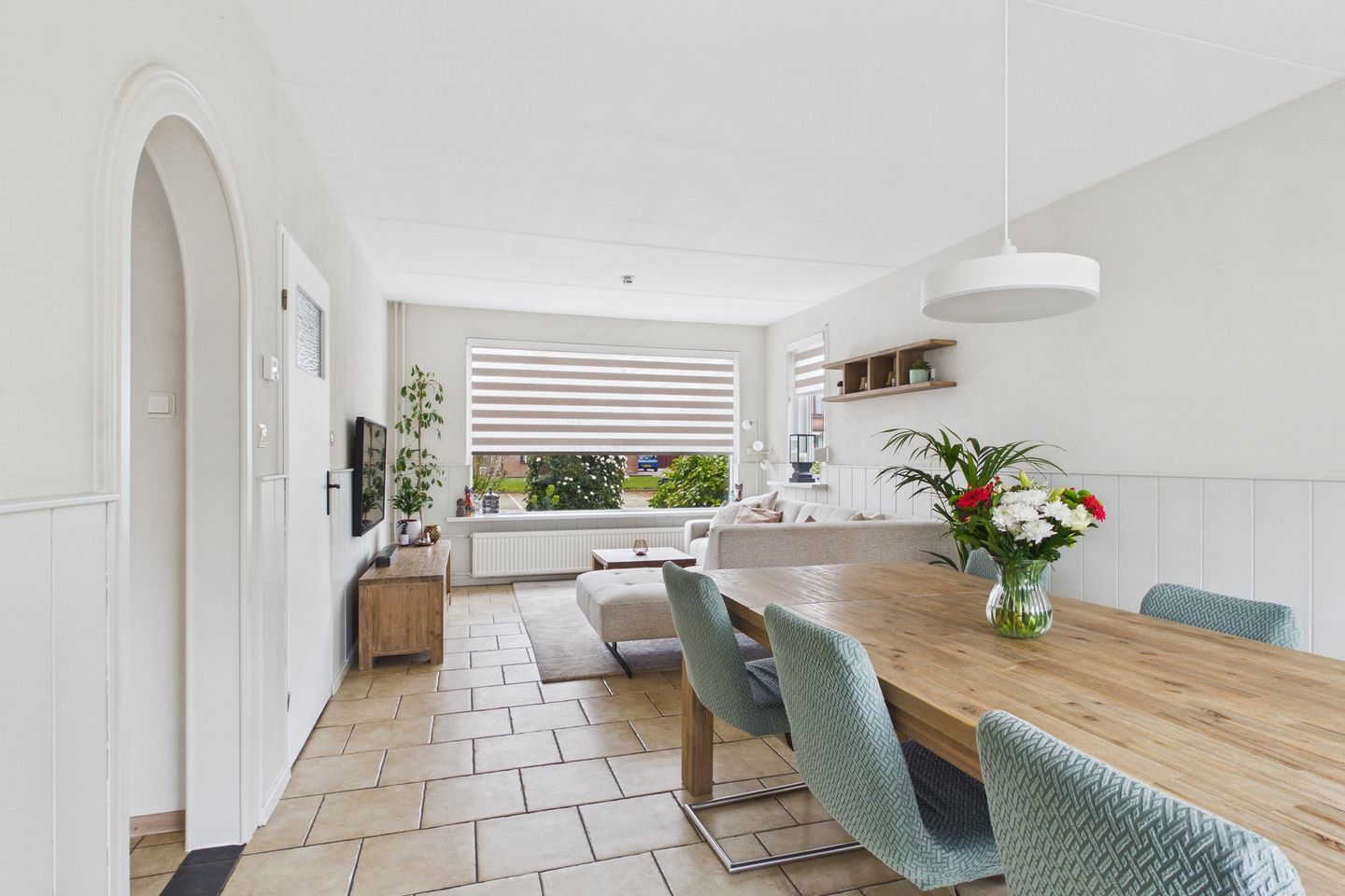 Move-in ready semi-detached home with sunny garden and garage in Philippine — 17