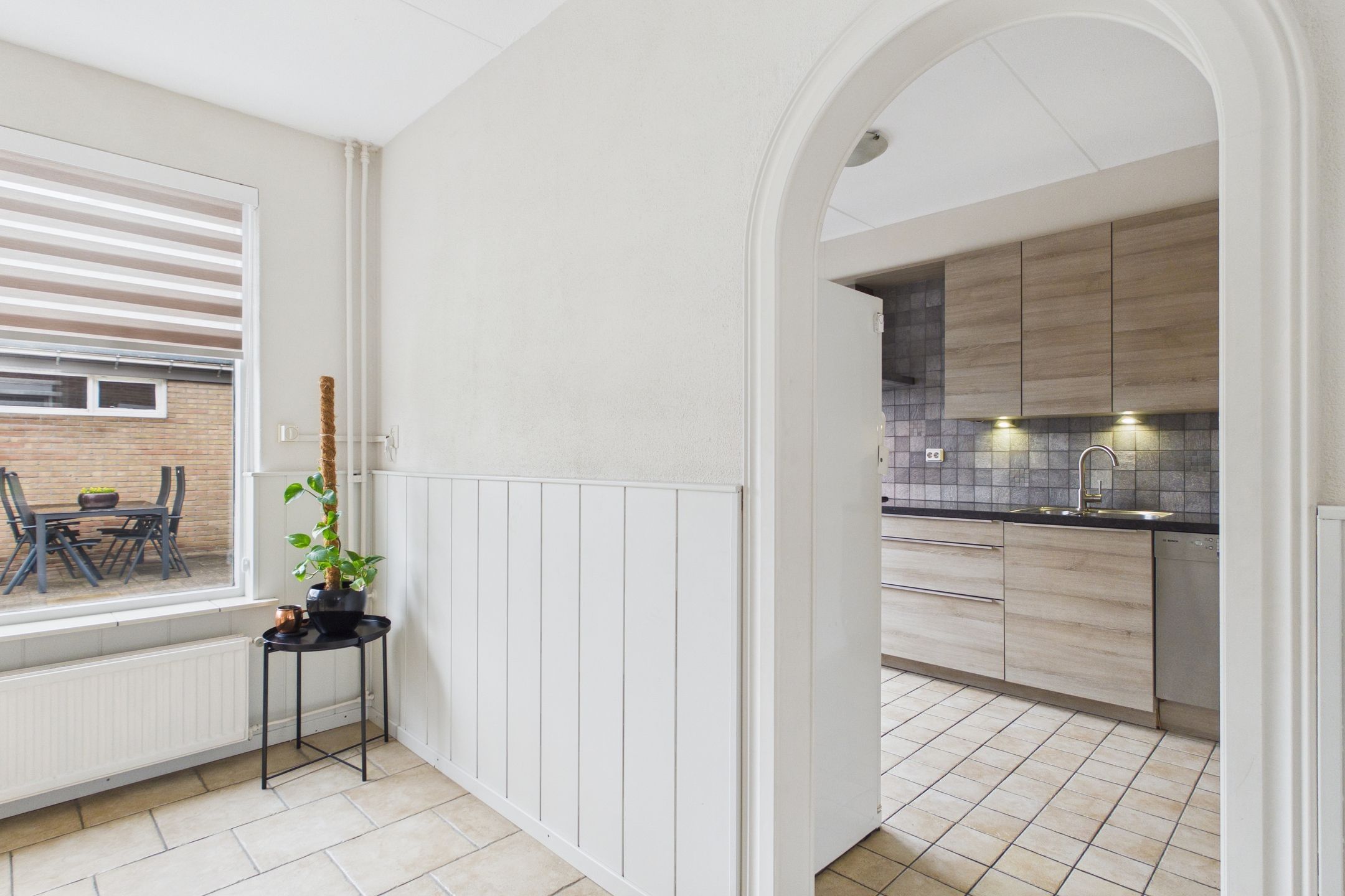 Move-in ready semi-detached home with sunny garden and garage in Philippine — 18