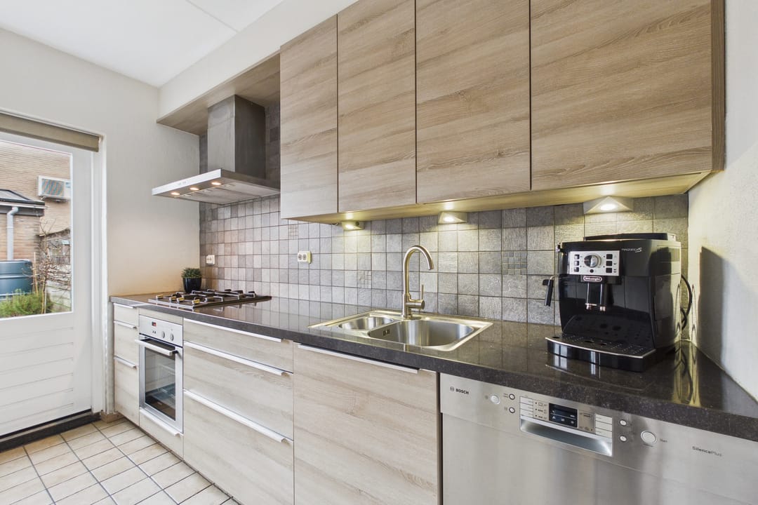 Move-in ready semi-detached home with sunny garden and garage in Philippine — 19