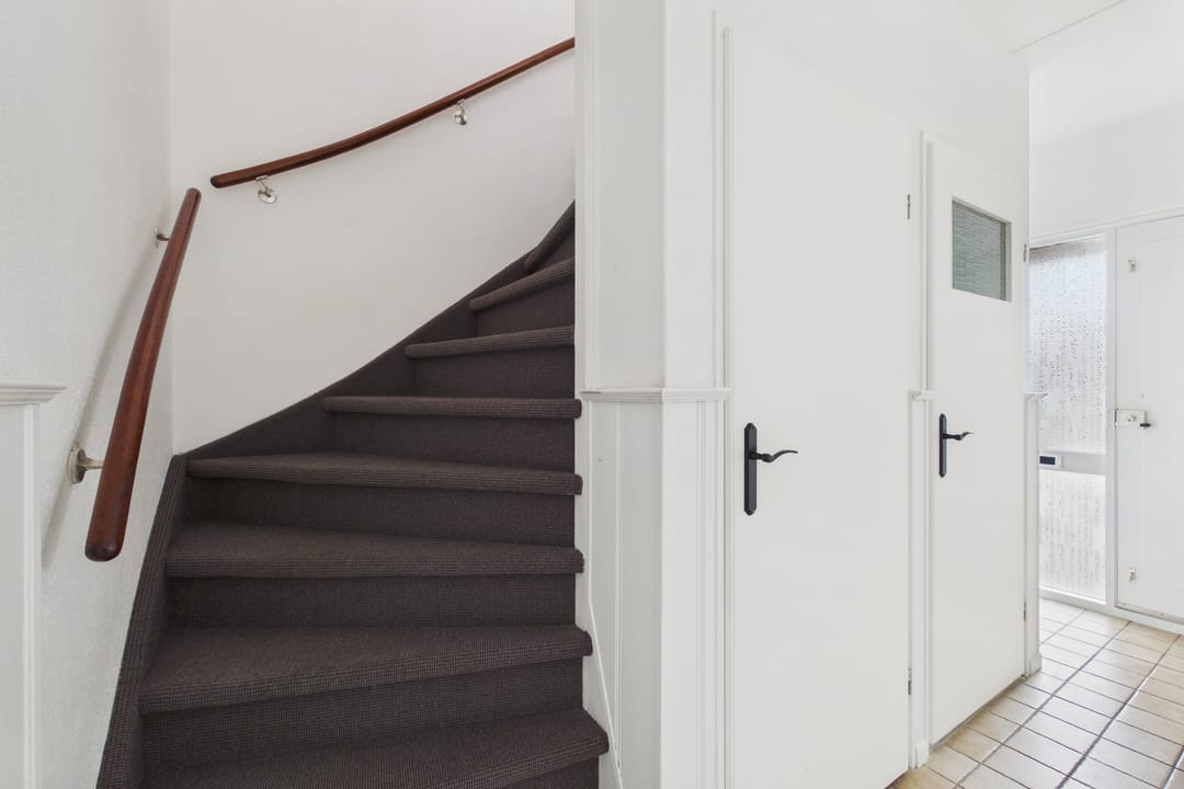Move-in ready semi-detached home with sunny garden and garage in Philippine — 23