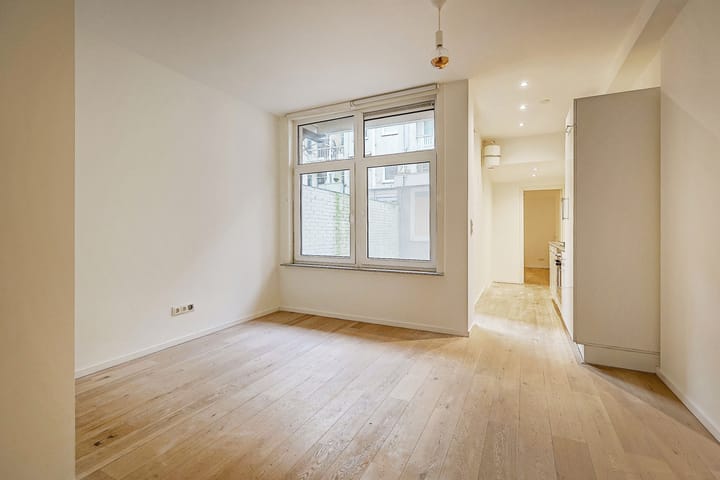 Photo 3 of Van Hogendorpstraat 62-H