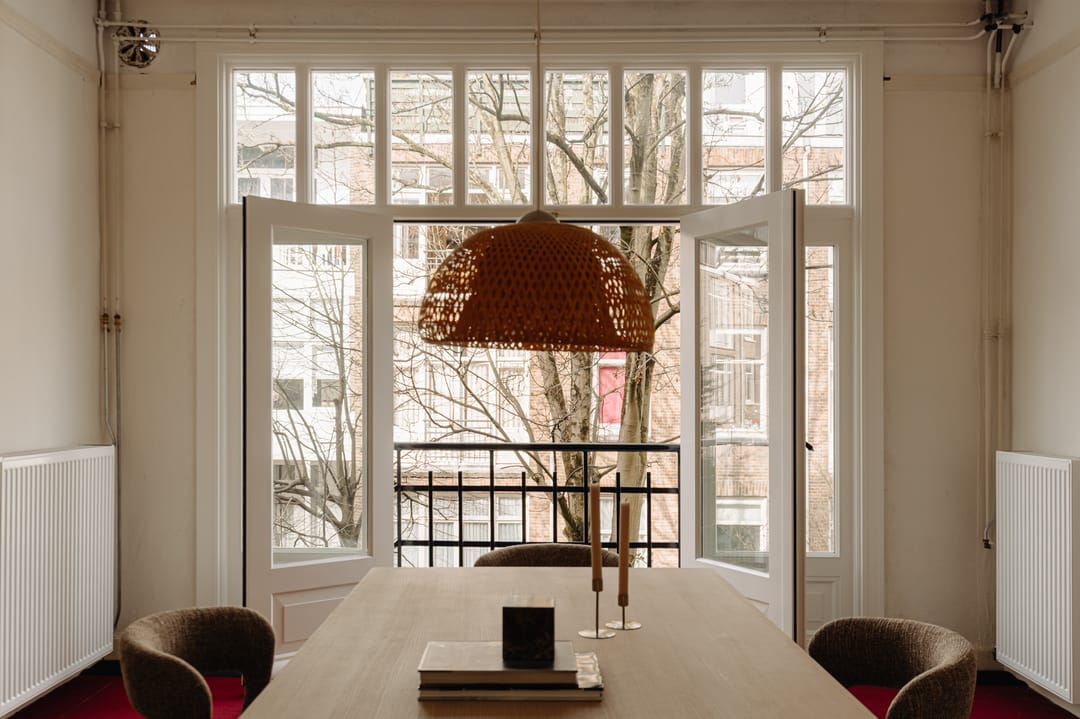 Stylish apartment with high ceilings and balcony in Amsterdam Oud-Zuid — 16