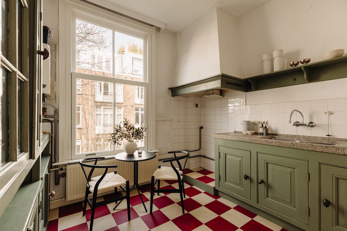 Stylish apartment with high ceilings and balcony in Amsterdam Oud-Zuid — 18