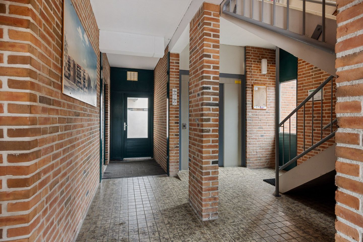 Energy-Efficient Apartment with Private Garage in the Center of Winschoten — 13
