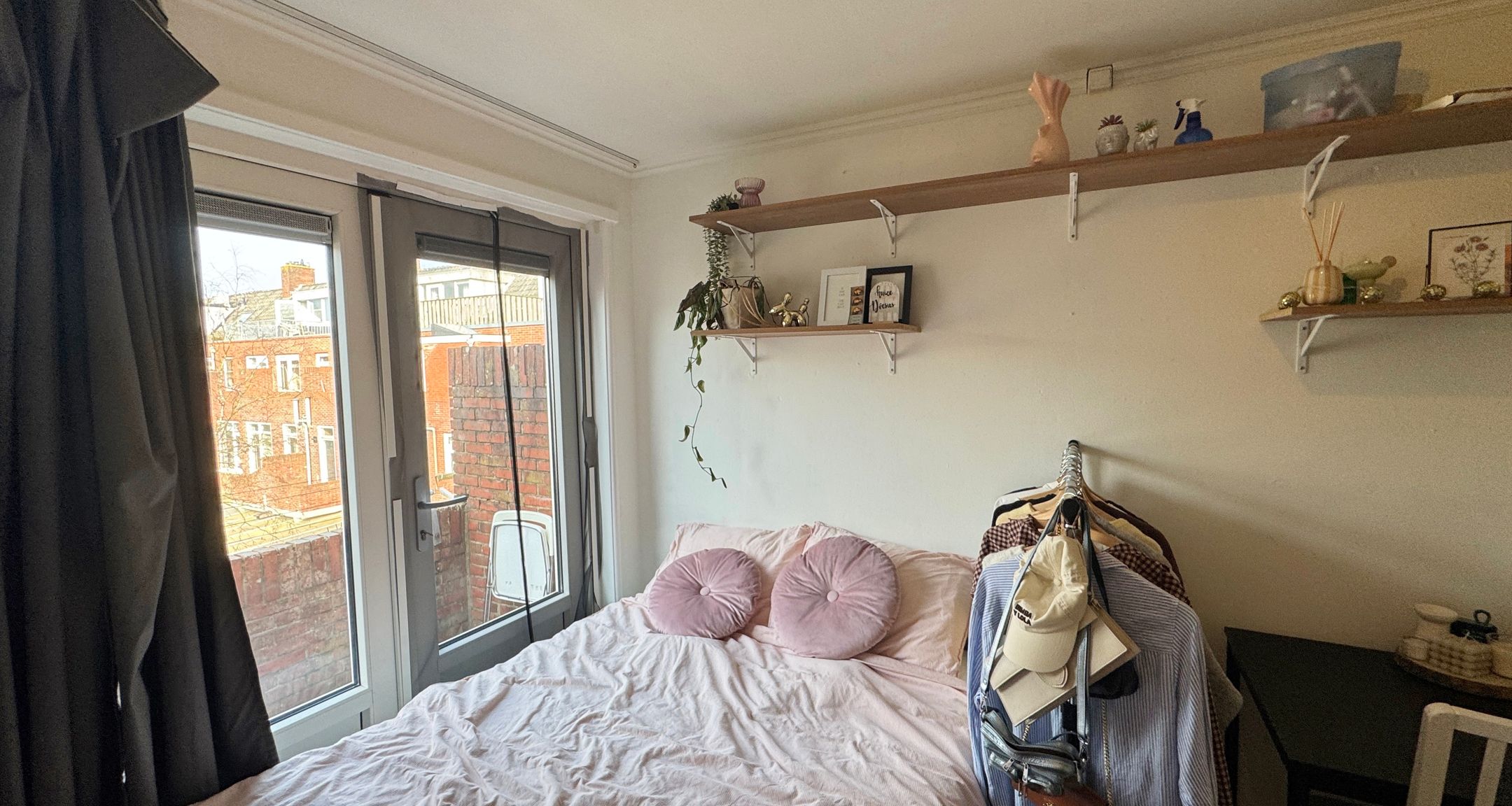 Photo 21 of Van der Doesstraat 3-A